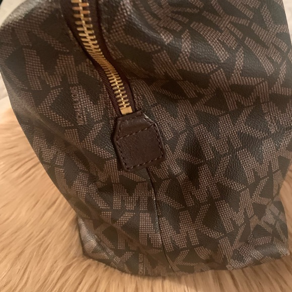 MICHAEL KORS OVERSIZE OR TRAVEL BAG. - Picture 10 of 12